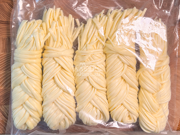 Сырный продукт ФЕРМЕРСКИЙ коса белая в Бийске
