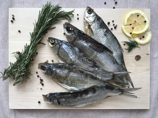 Конина вяленая (строганина): Вобла вяленая астраханская крупная