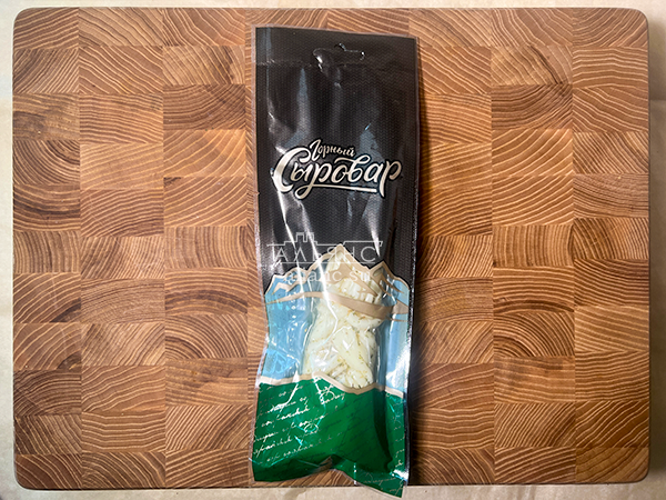 Сыр 100 гр ГОРНЫЙ СЫРОВАР (Косичка с укропом и чесноком) в Бийске