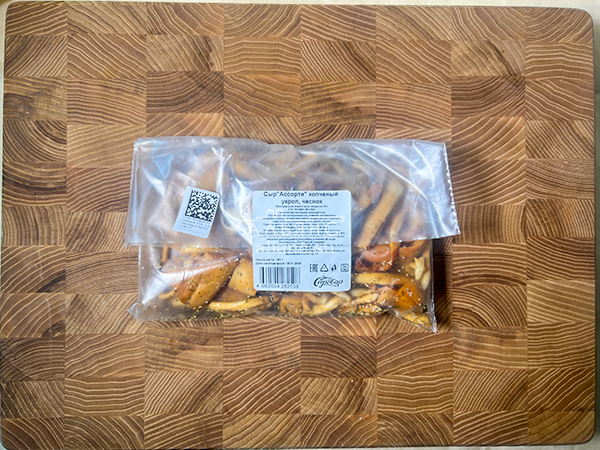 Сыр 150 гр ГОРНЫЙ СЫРОВАР (Ассорти копчёный с укропом и чесноком) в Бийске