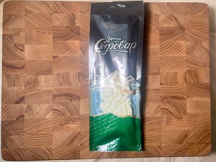 Кнуты  Салями Пикантные 50 гр: Сыр 60 гр ГОРНЫЙ СЫРОВАР (Бочонок)