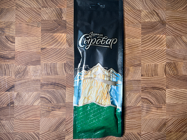 Сыр 60 гр ГОРНЫЙ СЫРОВАР (Паутинка копчёная) в Бийске